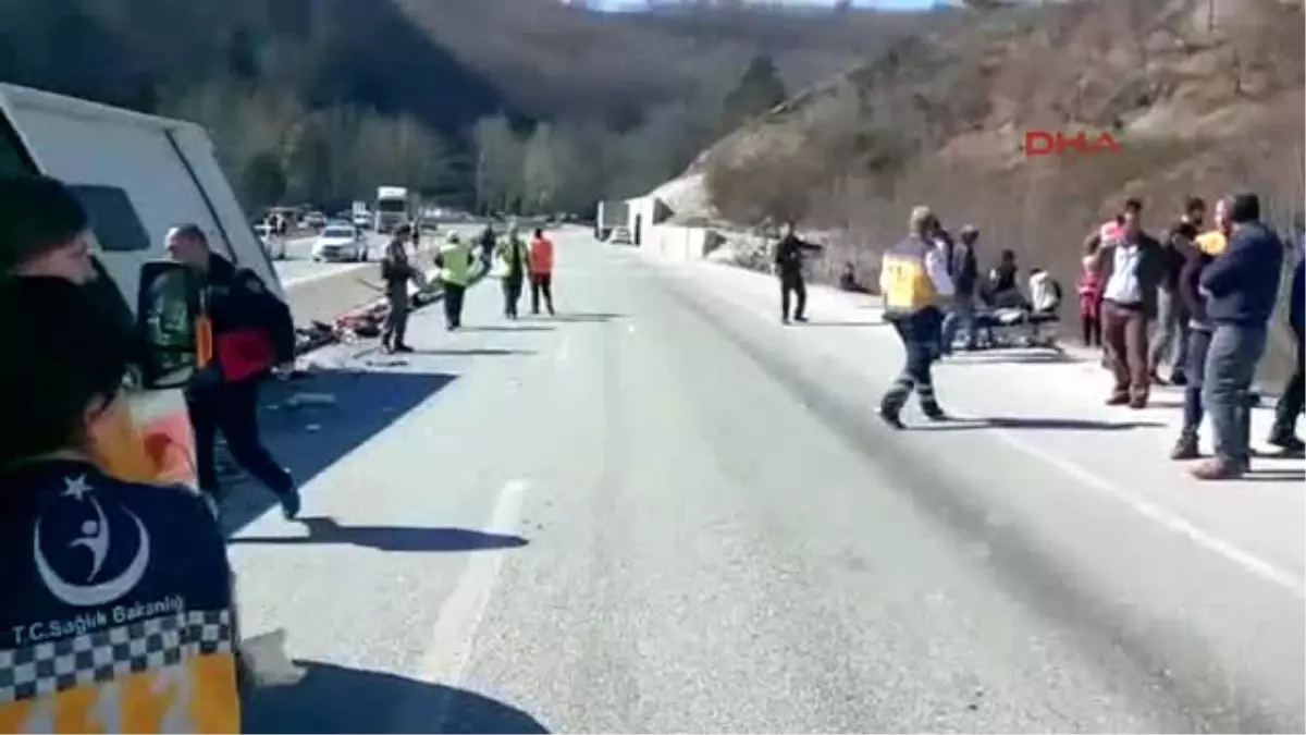 Bursa 8 Mart Kutlamasına Giden Sendika Üyelerini Taşıyan Otobüs Devrildi 6 Ölü, 35 Yaralı 1