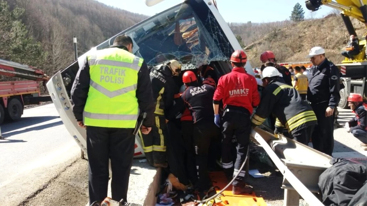 Bursa\'da Yolcu Otobüsü Devrildi: 5 Ölü, Çok Sayıda Yaralı Var