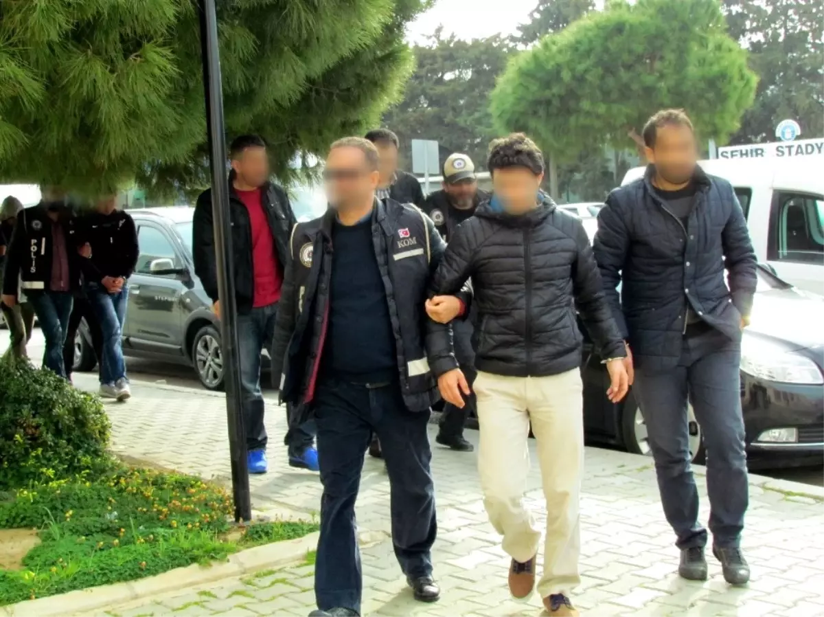 Çeşme\'de 5 Fetö Zanlısına Tutuklama