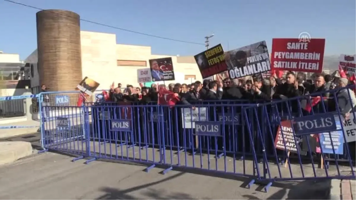 Cumhurbaşkanı Erdoğan\'a Suikast Girişimi Davası - Vatandaşlar Sanıkları Protesto Etti