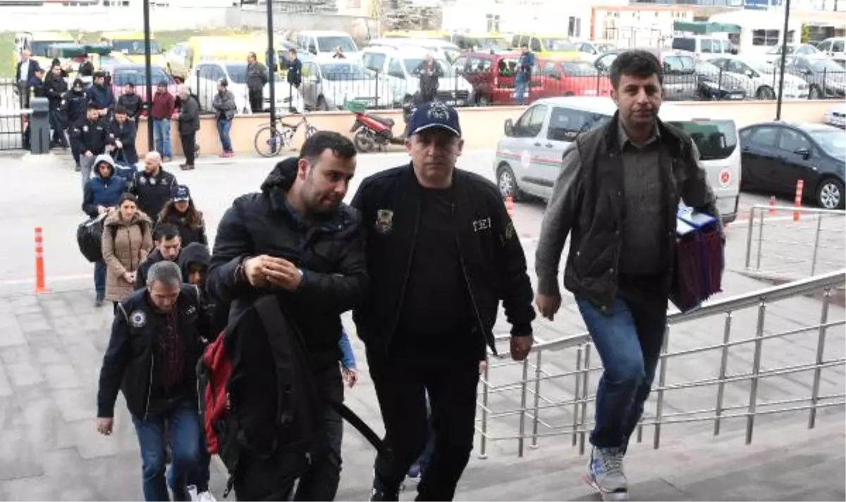 Edirne\'de Fetö\'den 18 Rütbeli Askere Gözaltı