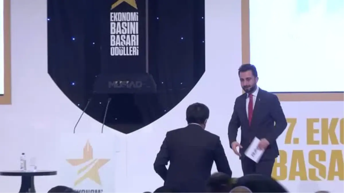 Ekonomi Bakanı Zeybekci: "Ne Olur Türkiye\'de Artık Şu Kuru Konuşmaktan Vazgeçelim"