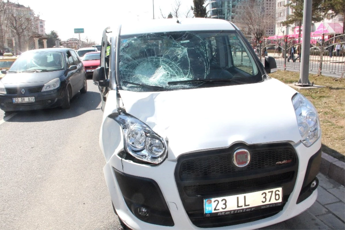 Elazığ\'da Trafik Kazası: 3 Yaralı