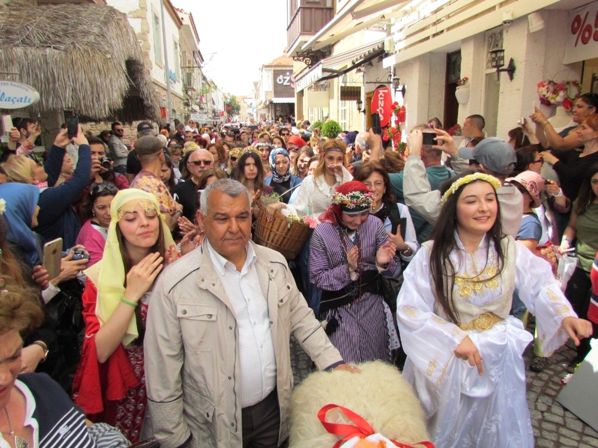 Esnaflar 6-9 Nisan\'daki Alaçatı Ot Festivaline Kilitlendi
