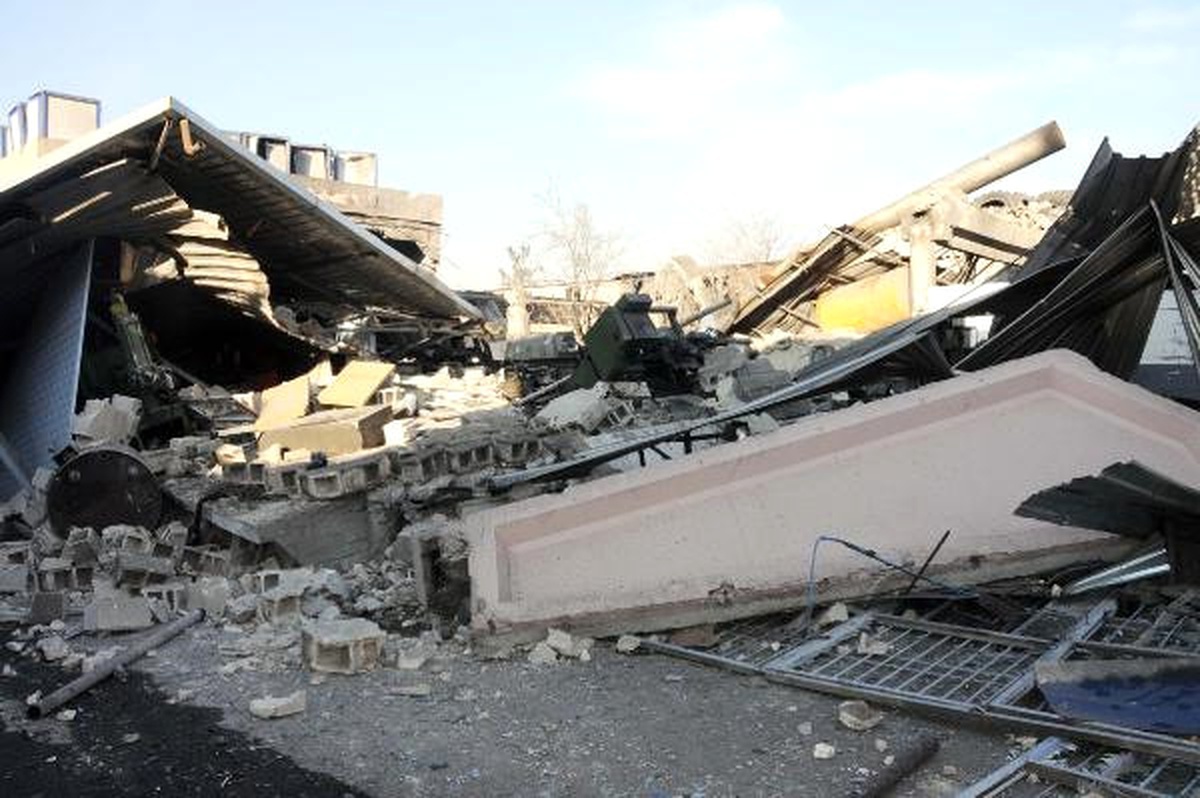 Gaziantep\'te Buhar Kazanı Patladı, Fabrika Yıkıldı (3)