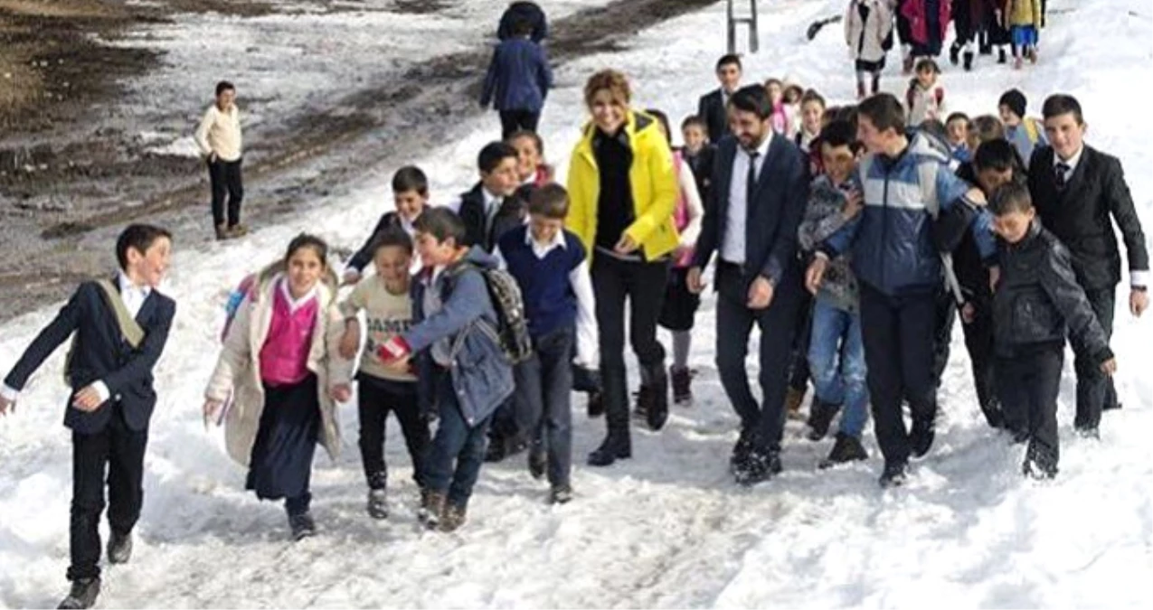 Gülben Ergen Ömer Öğretmen\'in Hikayesi İçin Köy Yollarına Düştü!