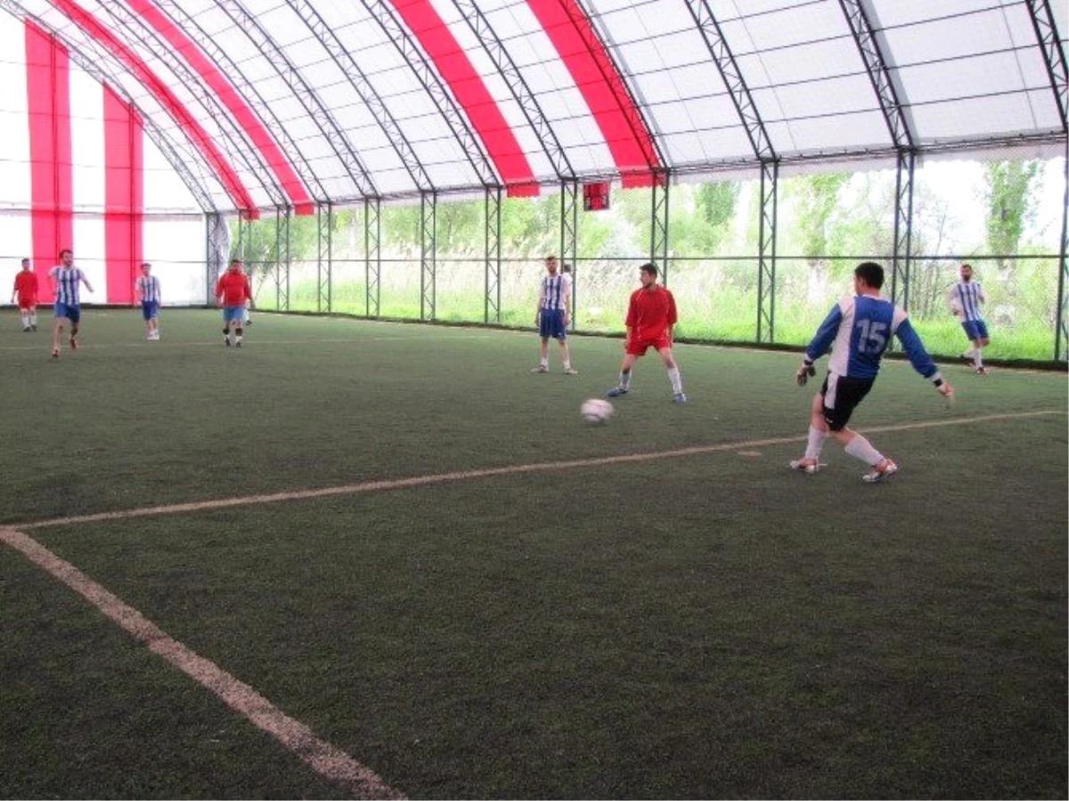 Halkapınar\'da Futbol Turnuvası Başladı