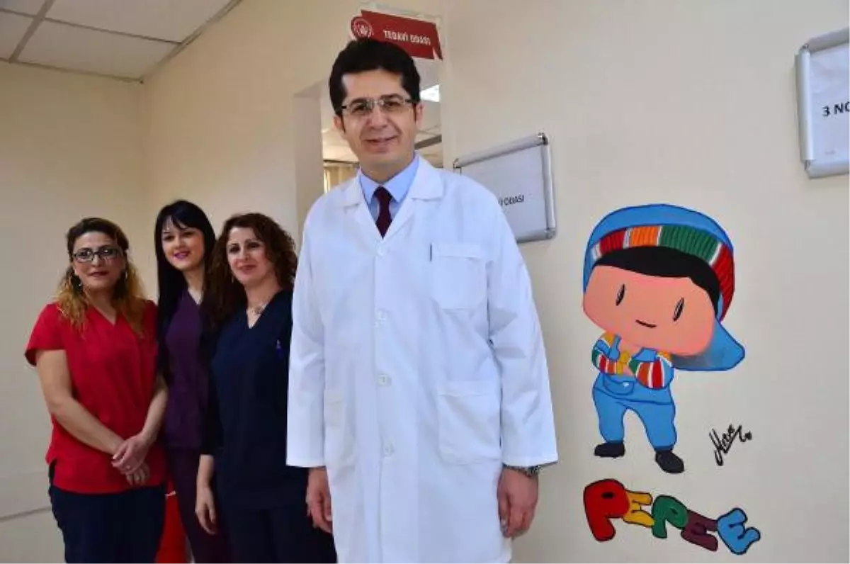 Hastane Acil Servisinin Duvarları Tuval Oldu