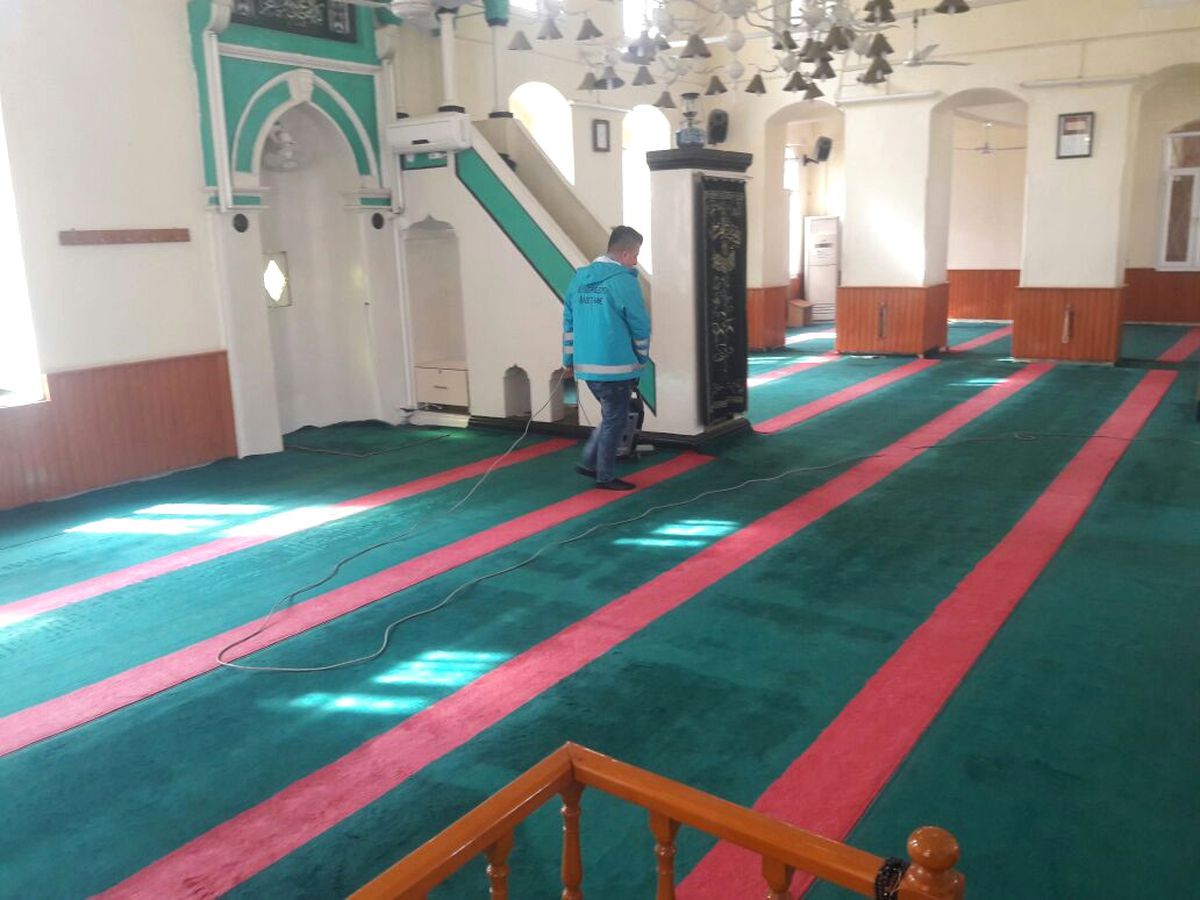 Her İbadethane Aynı Özveriyle Temizleniyor