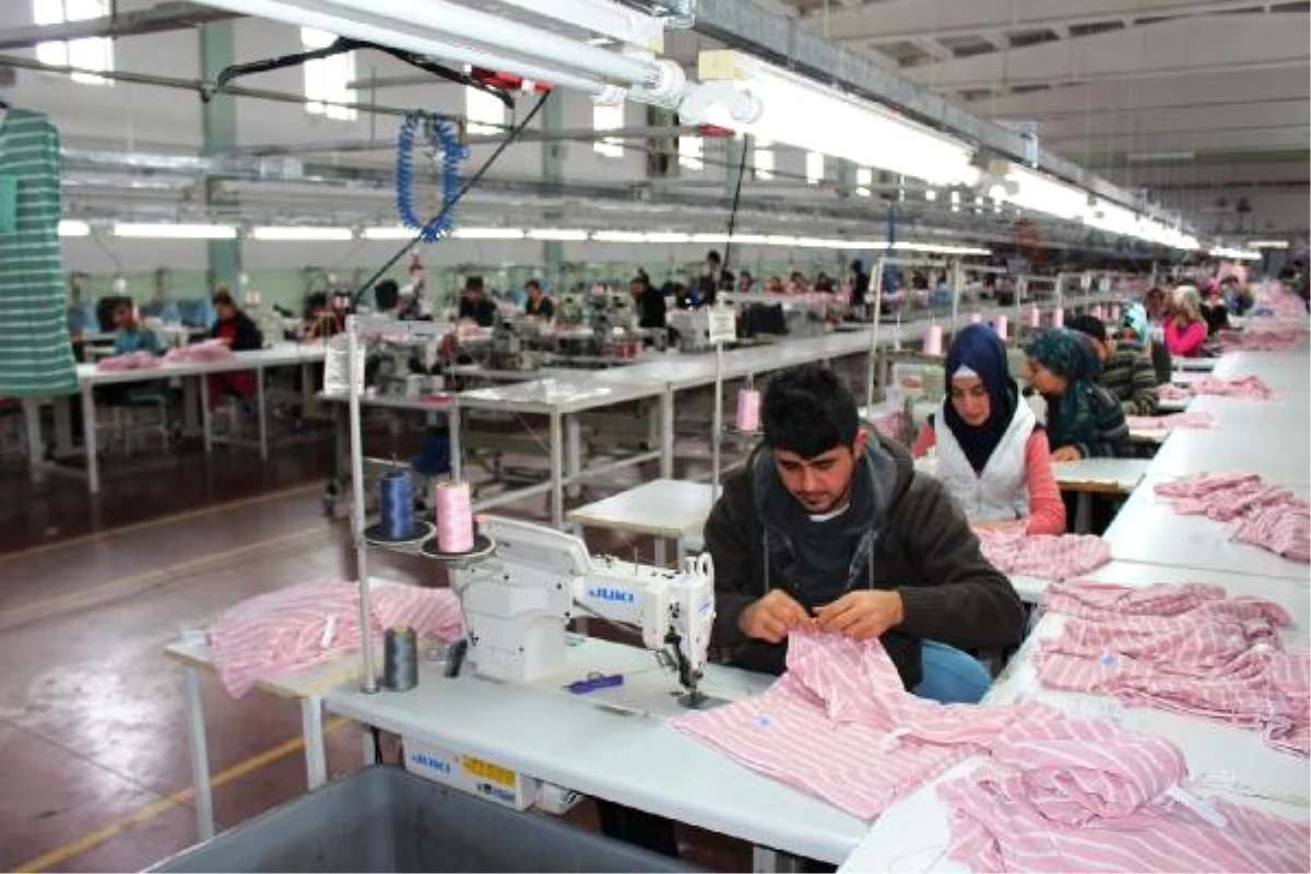 İmalat Sanayisinde Çalışan 831 Bin 839 Kadının Yüzde 41.76\'sı Tekstil ve Hazır Giyim Sektöründe
