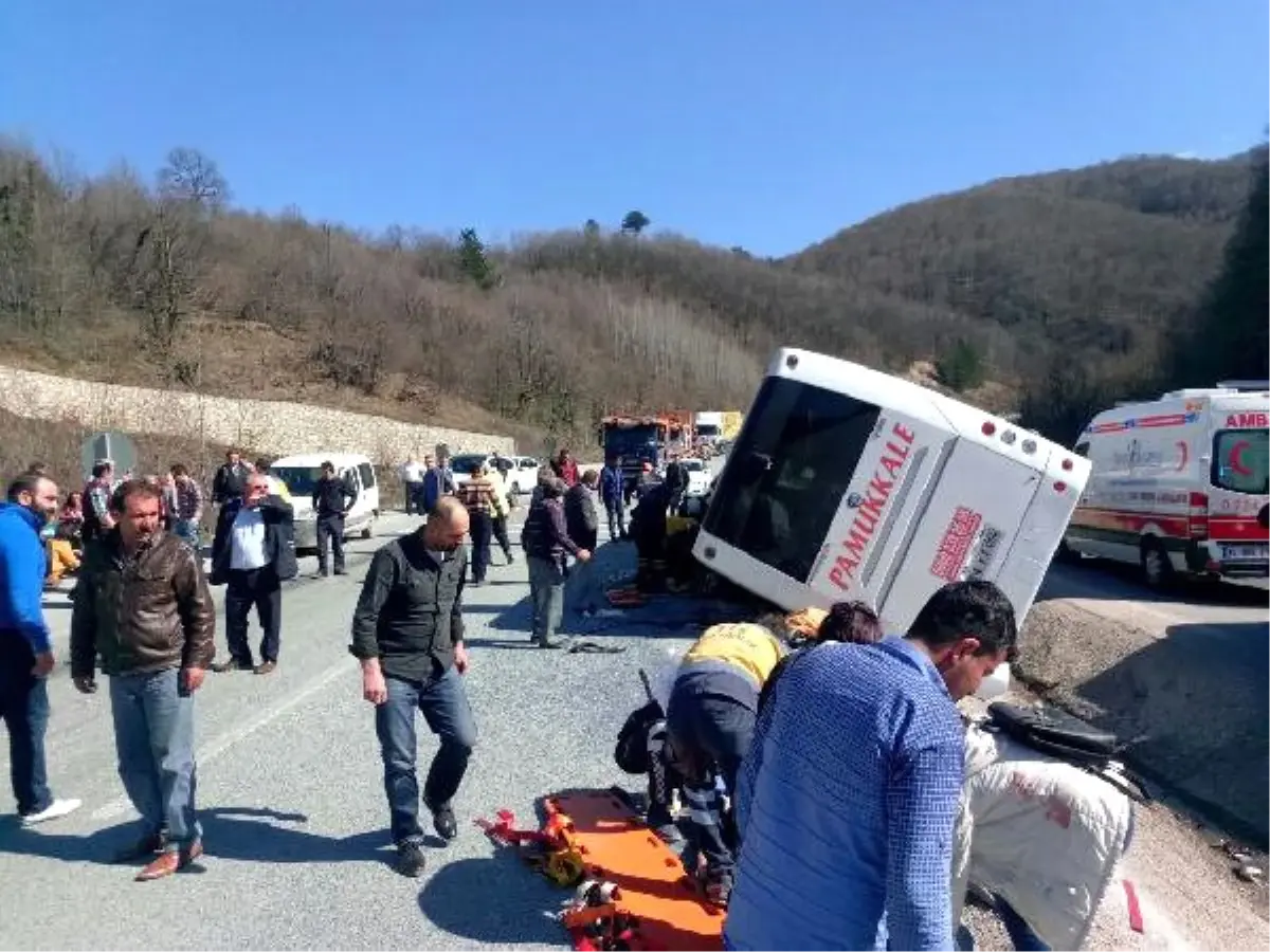 Kadınlar Günü\'ne Gidenlerin Otobüsü Devrildi: 6 Ölü, 35 Yaralı