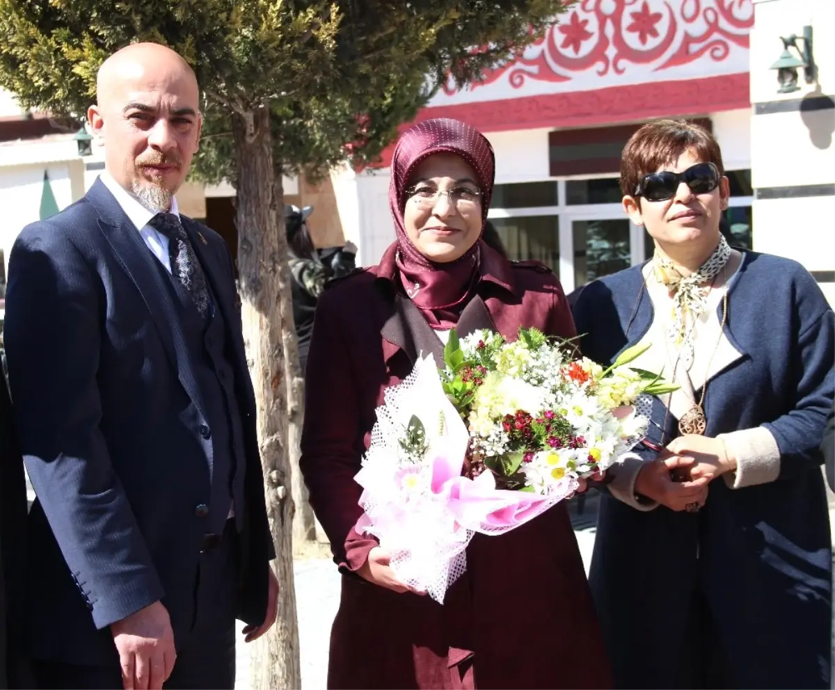 Konya Berberler ve Kuaförler Odası Kadınlar Gününü Kutladı