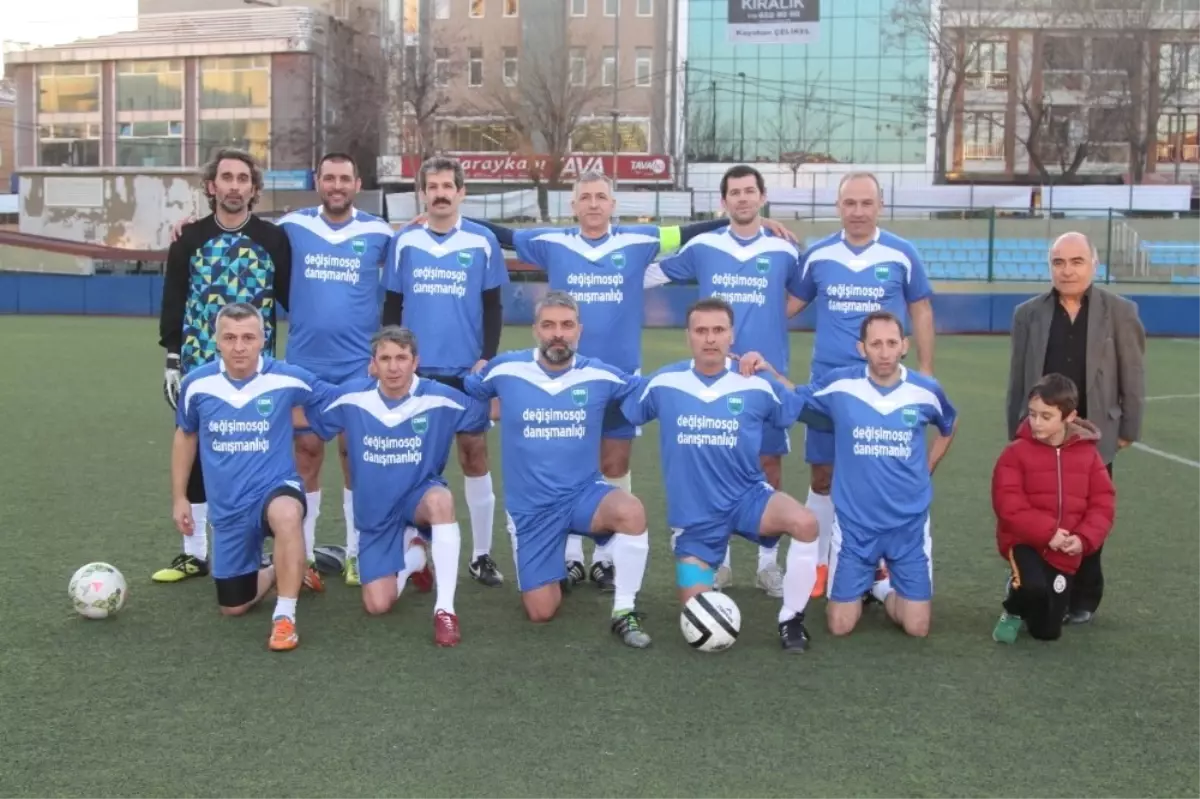 Küçükçkmece 15 Temmuz Şehitler Futbol Ligi Başladı