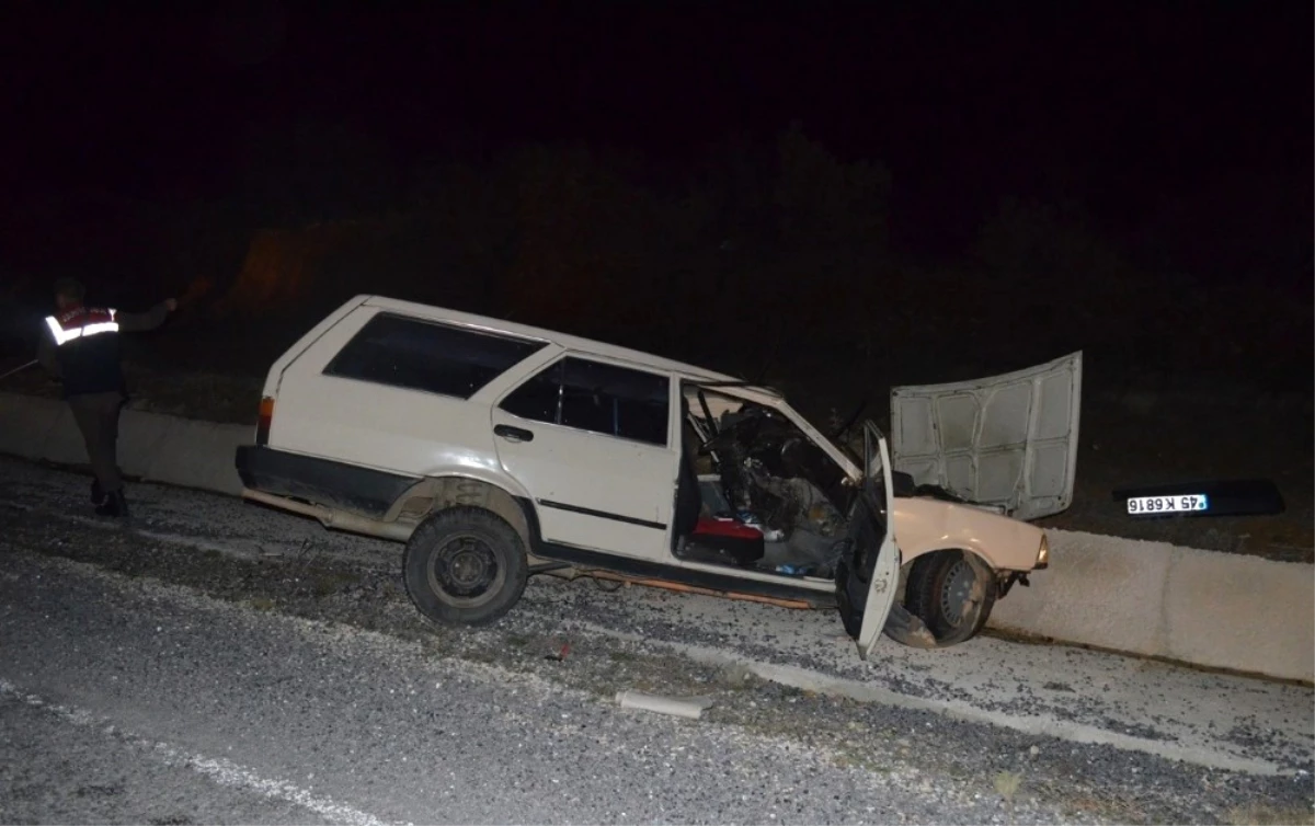 Kula\'da Trafik Kazası: 1 Ölü, 4 Yaralı