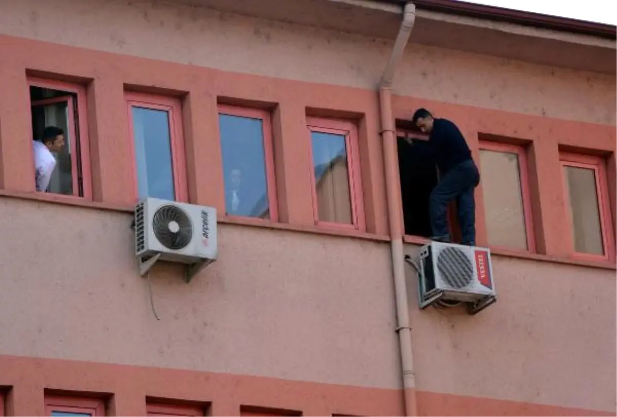 Oğlunu Göremeyen Baba, Duruşmada İntihara Kalkıştı