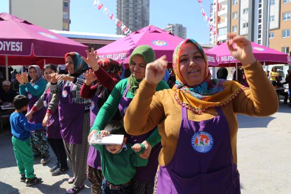 Pazarcı Kadınlardan Zumba Dansı