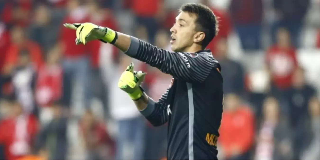 Muslera, Galatasaray\'da En Çok Forma Giyen Yabancı Oyuncu Oldu