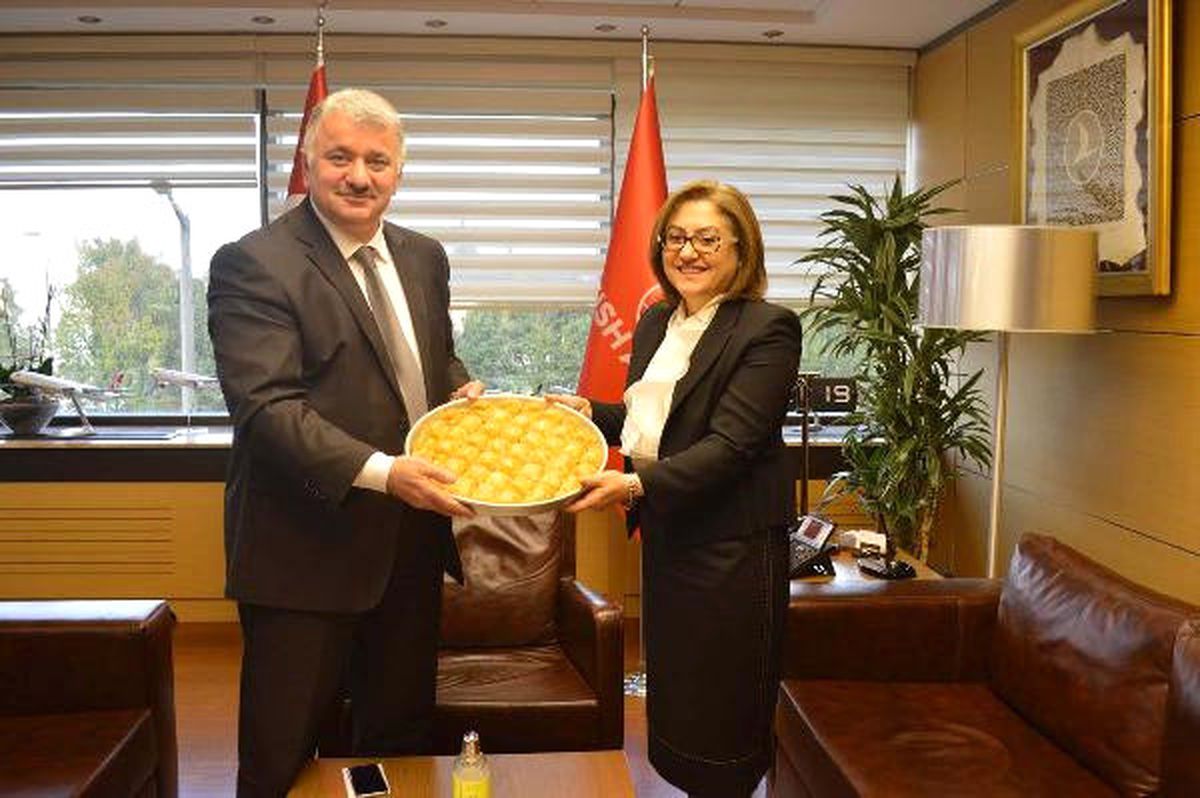 THY Genel Müdürü Ekşi\'ye Gaziantep Belediye Başkanı Şahin\'den Baklavalı Ziyaret