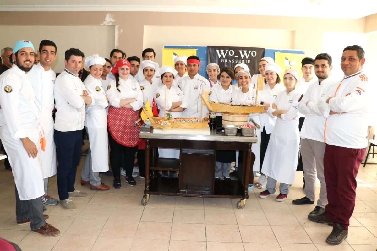 Toros Üniversitesi\'nin Aşçılık Öğrencileri Suşi Yapmayı Öğrendi