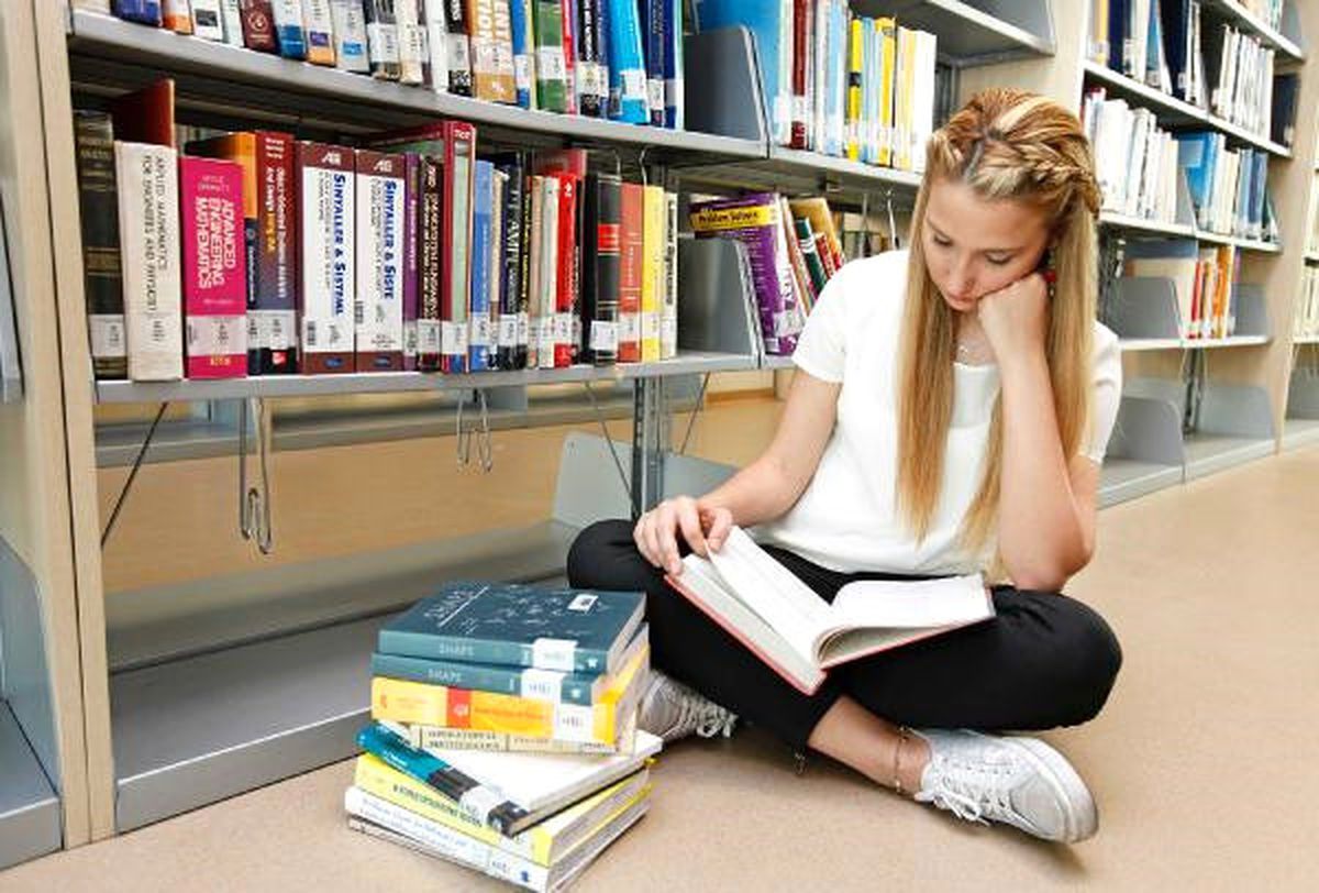 Türkiye\'de En Çok Kadınlar Kitap Satın Alıyor