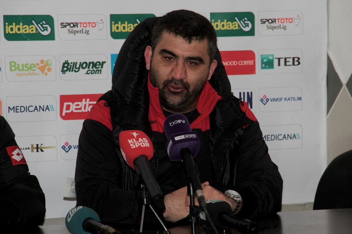 Ümit Özat Oyuncularının Performansından Memnun