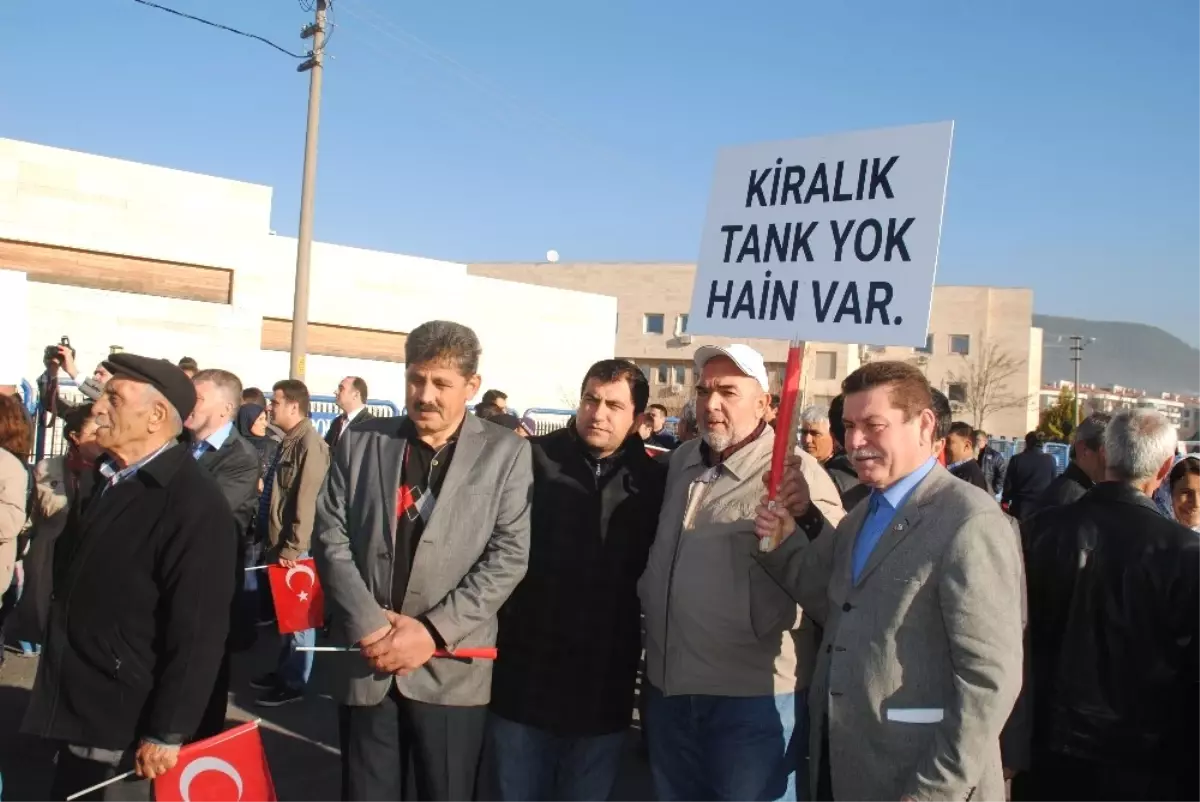 Vatandaşlardan Darbecilere Protesto