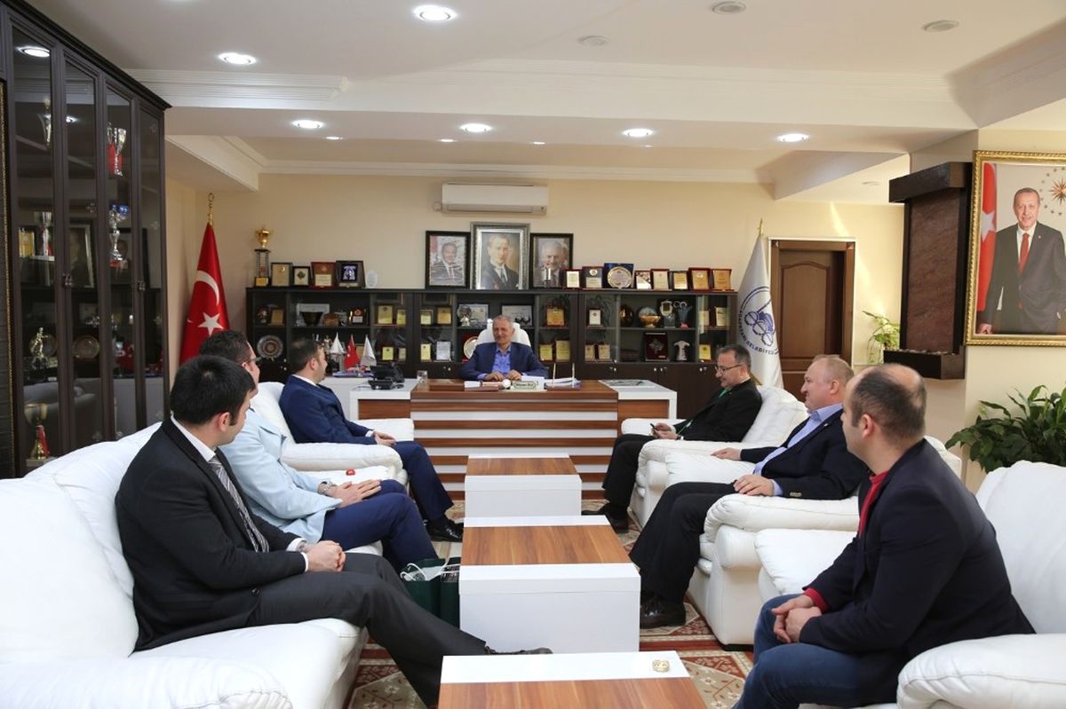 Yeşilay Sakarya Şubesinden Başkan Dişli\'ye Ziyaret