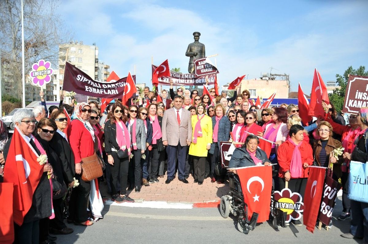 8 Mart Dünya Kadınlar Günü Tarsus\'ta Yoğun Katılımla Kutlandı