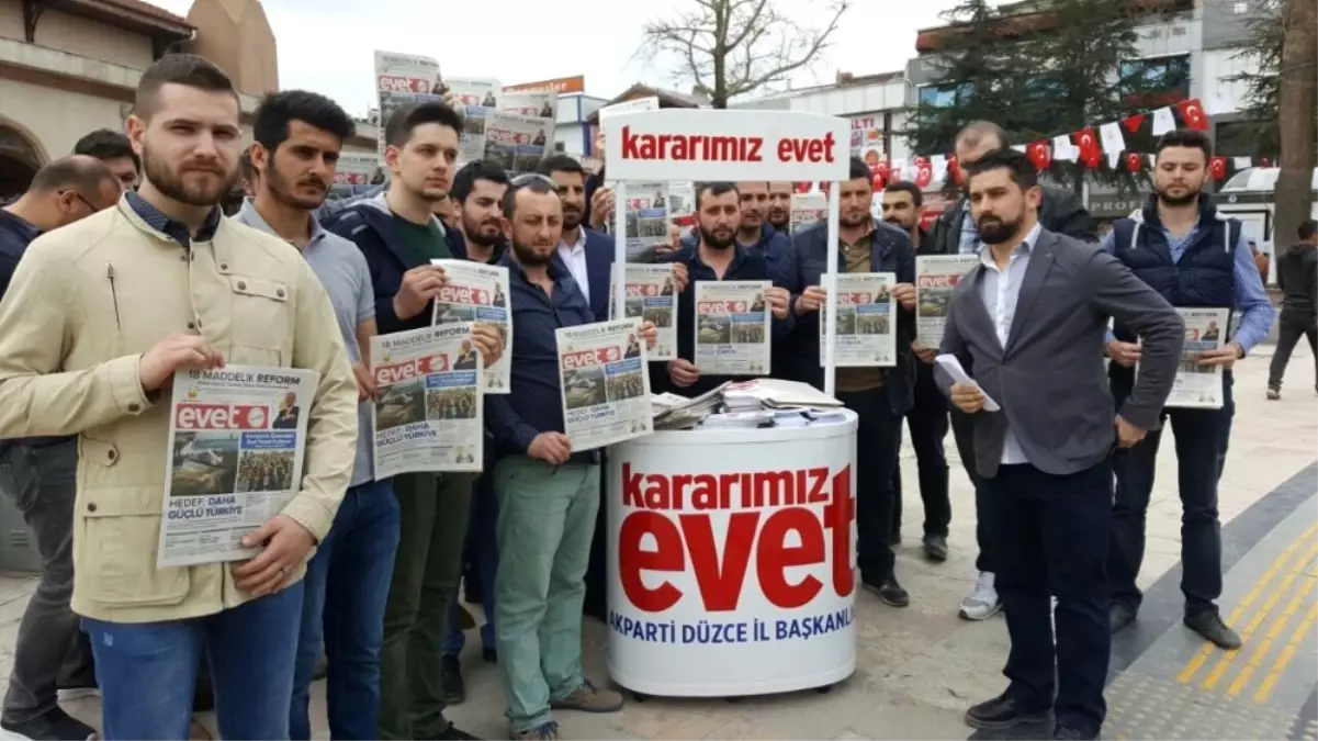 Ak Gençler Kılıçdaroğlu\'na "Evet" Gazetesi Gönderdiler