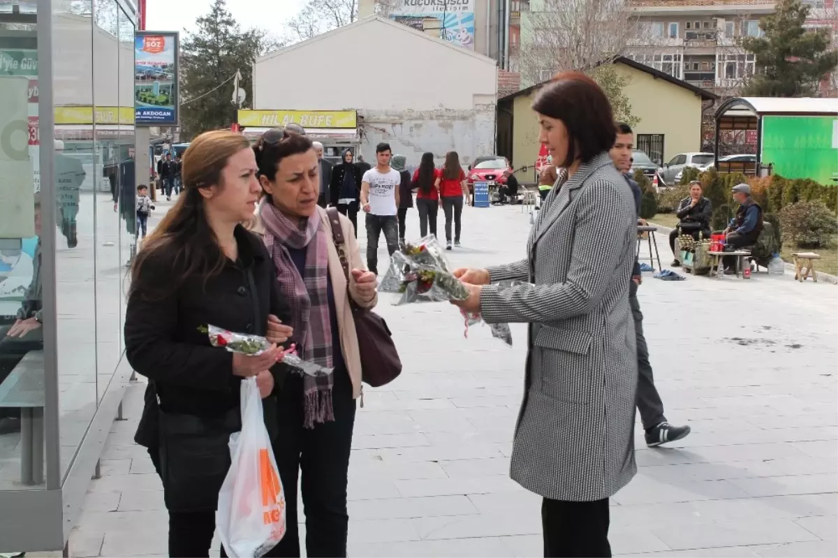 Ak Partili Kadınlar, Kadınlar Günü\'nü Kutladı