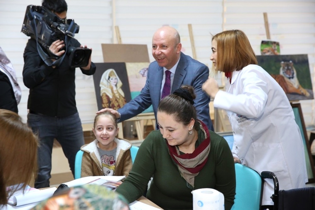 Çolakbayrakdar Çiftinden Kadınlara Büyük Jest