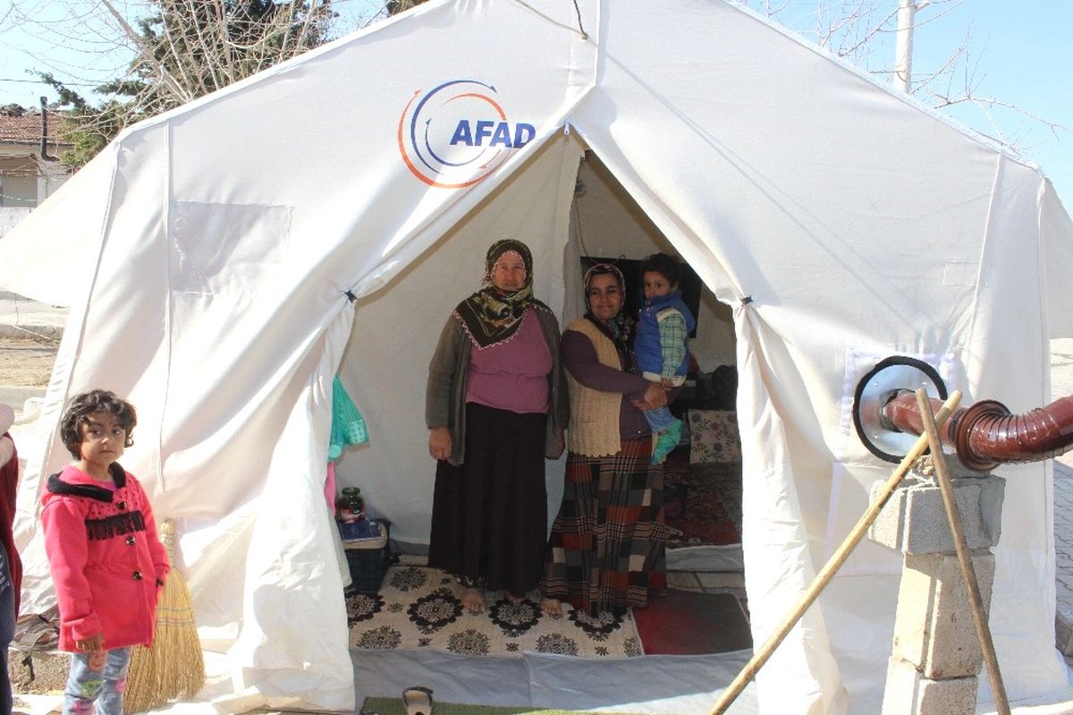 Depremzede Kadınlar 8 Mart\'ı Kutlayamadı