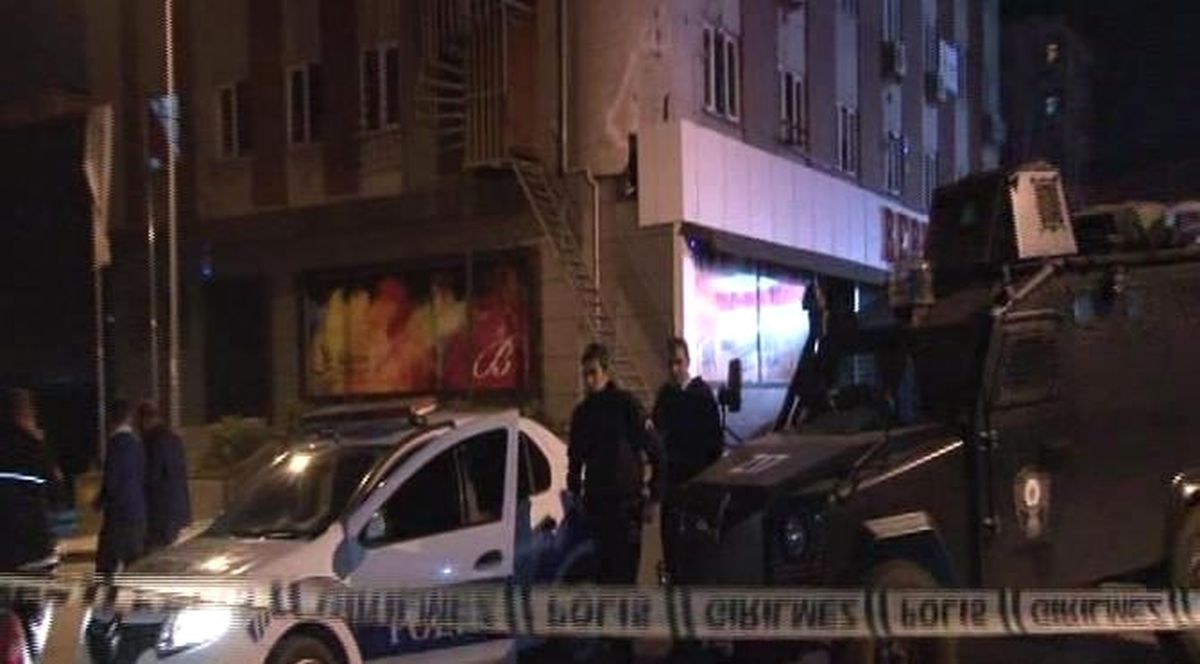 Dha İstanbul - Ataşehir\'de Polis Aracına Doğru Ateş Açıldı