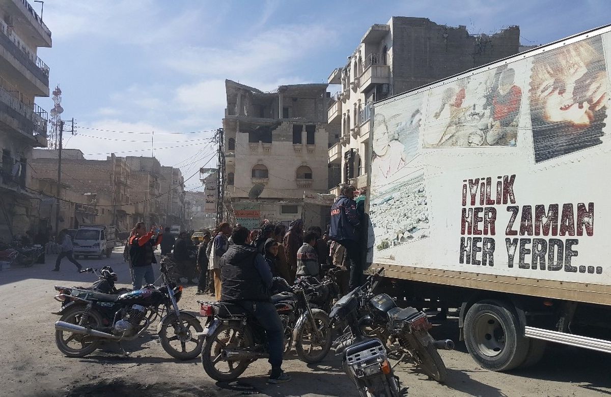 El Bab\'a İlk Yardım Konvoyu Ulaştı