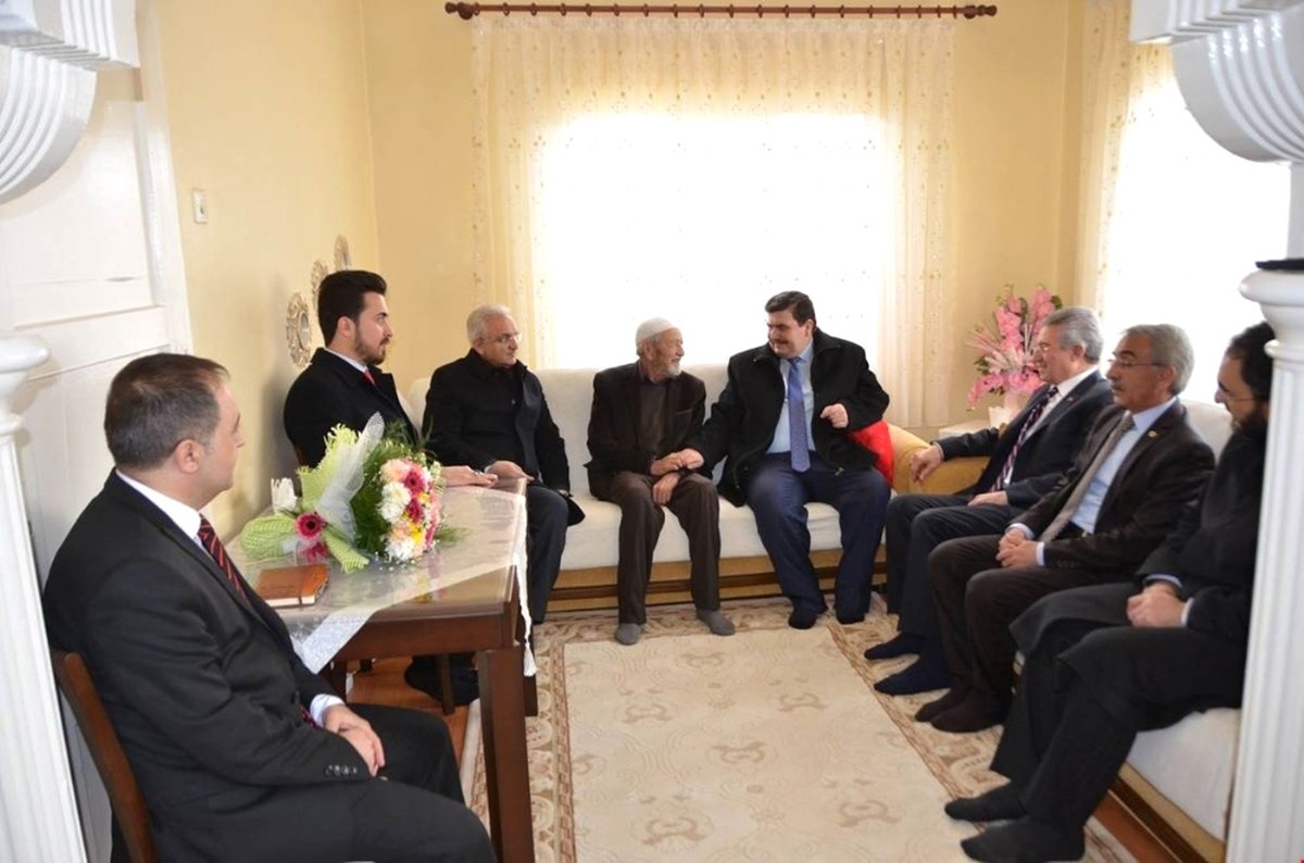 El-Bab Şehidinin Dedesine Taziye Ziyareti