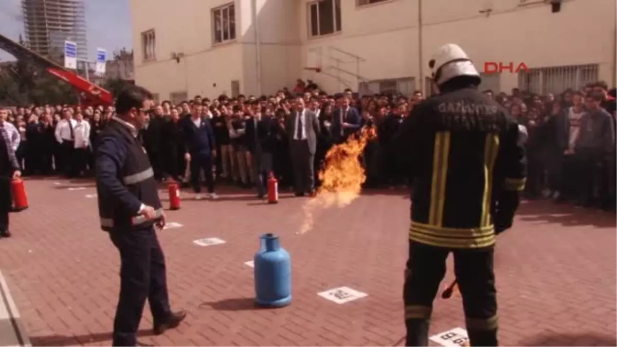 Gaziantep\'te, Liseli Öğrencilere Yangın ve Kurtarma Tatbikatı