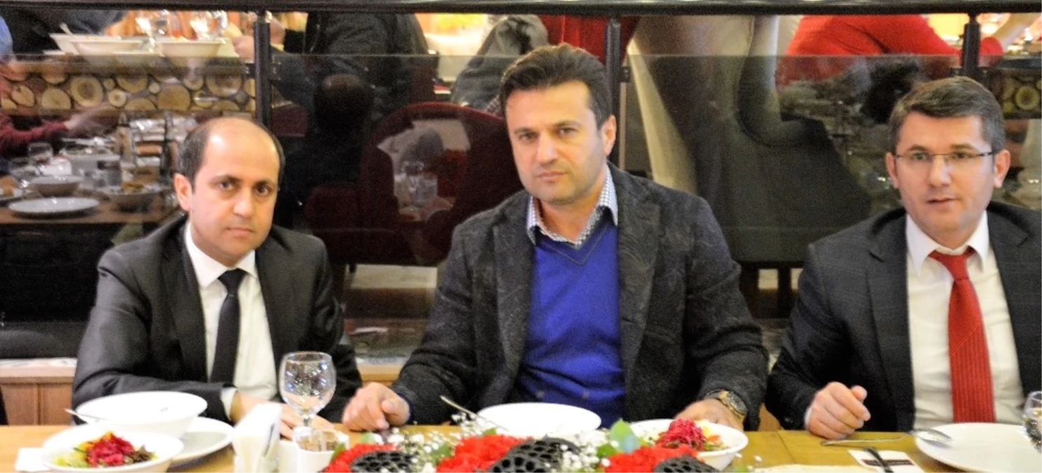 Gaziantepsporlu Yönetici ve Futbolcular Moral Yemeğinde Buluştu.