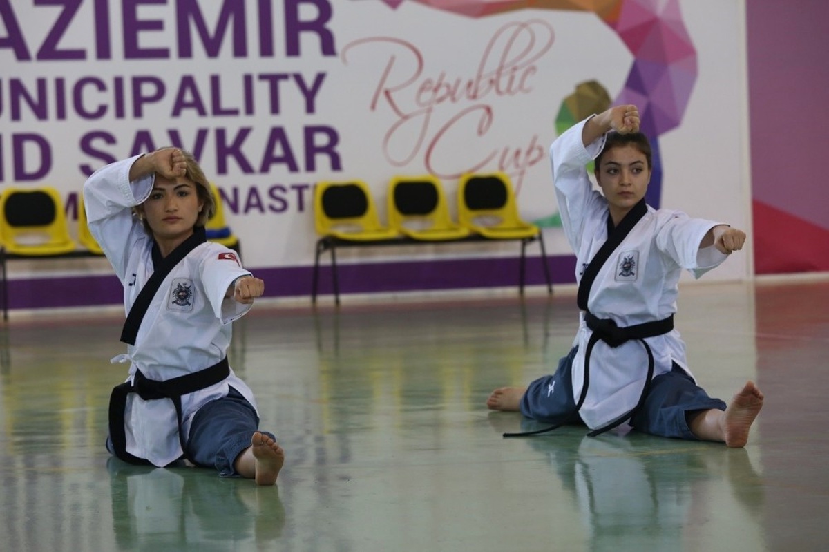 Gaziemir\'in \'Altın Kızları\' Türkiye Üçüncüsü Oldu