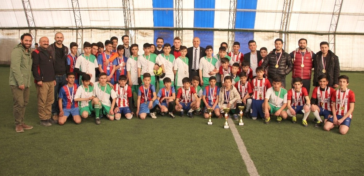 Hakkari\'de Futbol Müsabakaları Sona Erdi