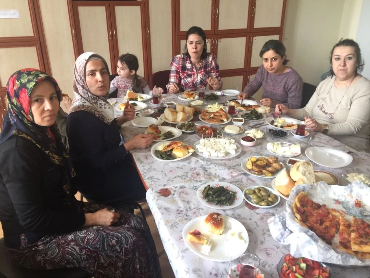 Hisarcık Atatürk İlkokulunda "8 Mart Dünya Kadınlar Günü" Etkinliği