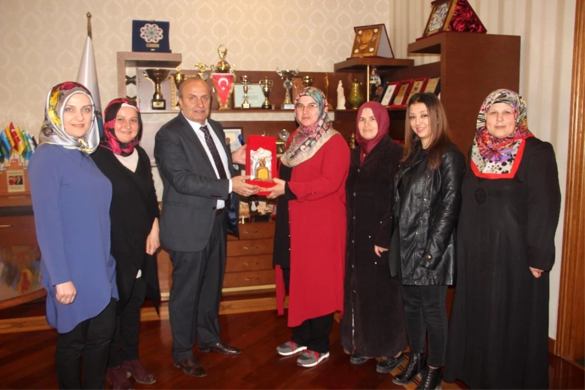 İl Kadın Kolları Başkanı Selçuk, Başkan Arslan\'ı Ziyaret Etti