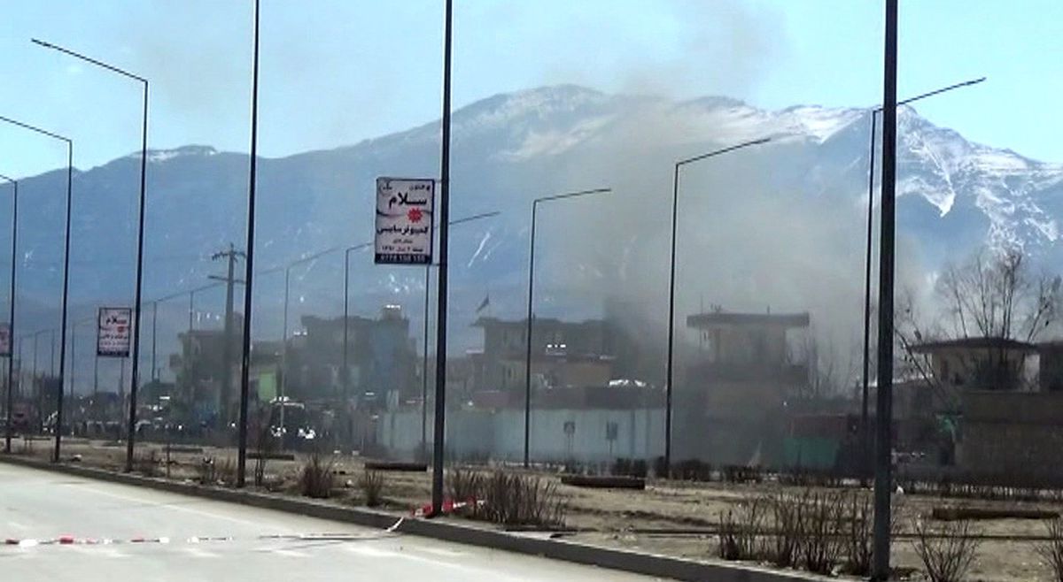 Kabil\'de Askeri Hastaneye Saldırı
