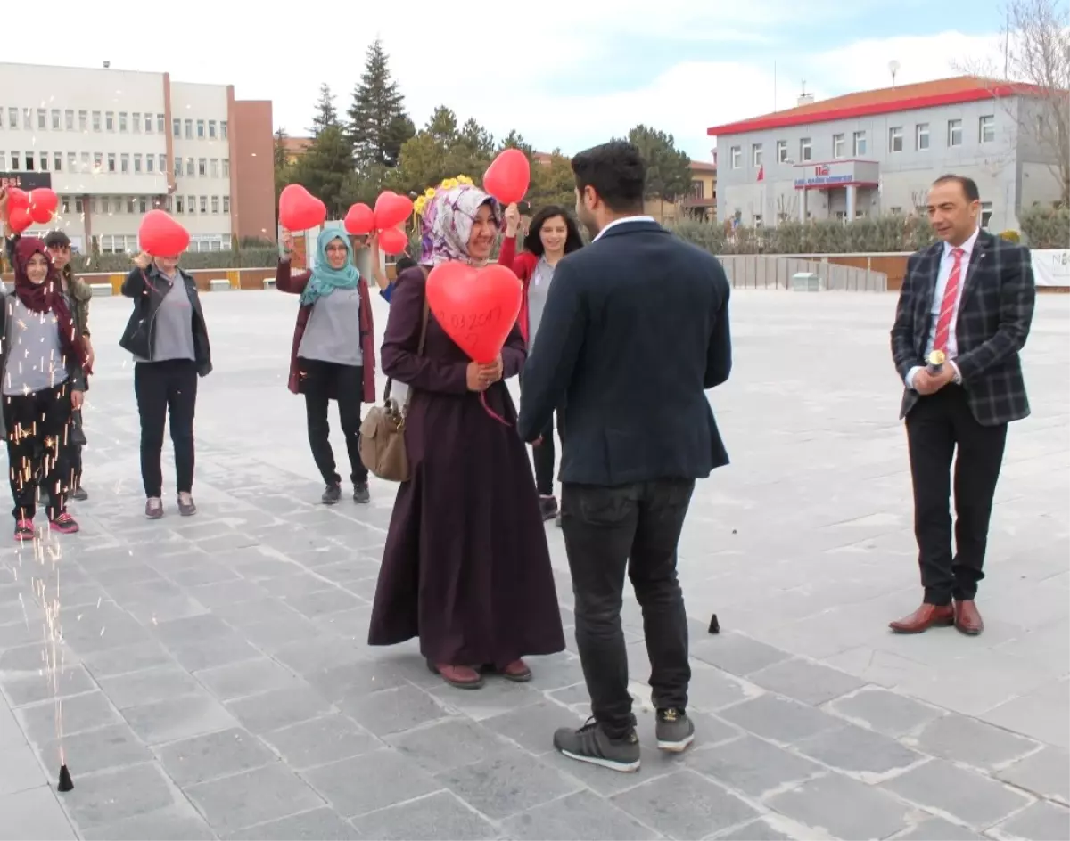 Kadınlar Gününü Evlilik Teklifiyle Kutladı