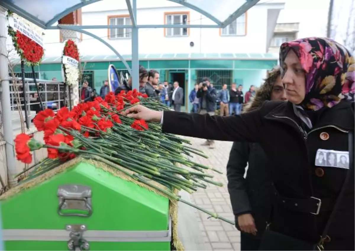 Kaza Kurbanı Kadınlara, Kadınlar Günü\'nde Gözyaşlarıyla Uğurlama (3)