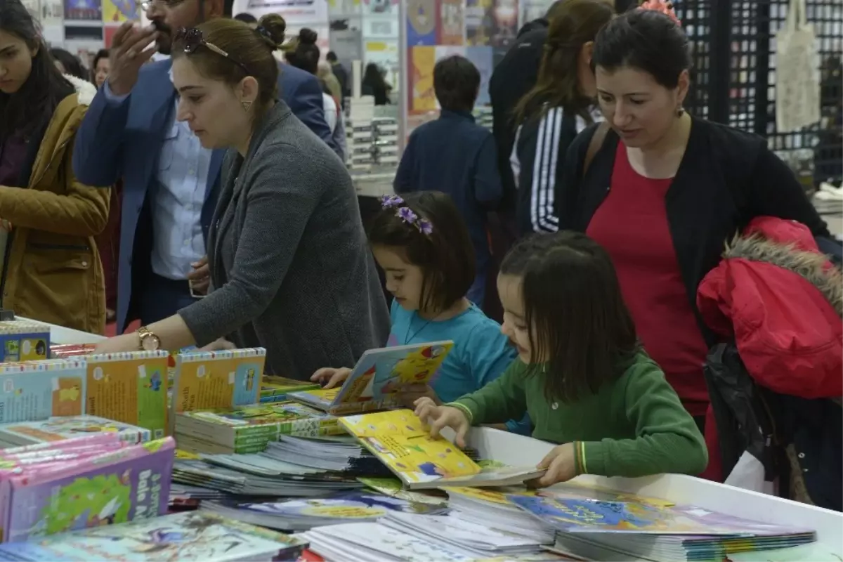 Kitap Fuarına Akın Var