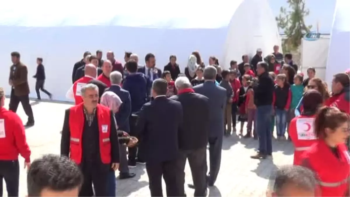 Kızılay, Depremzede Çocukları Sevindirdi