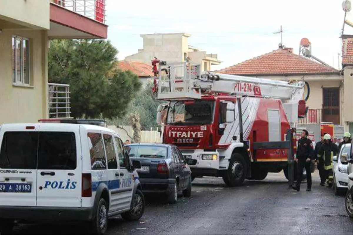 Kızıyla Kendini Mutfağa Kilitledi