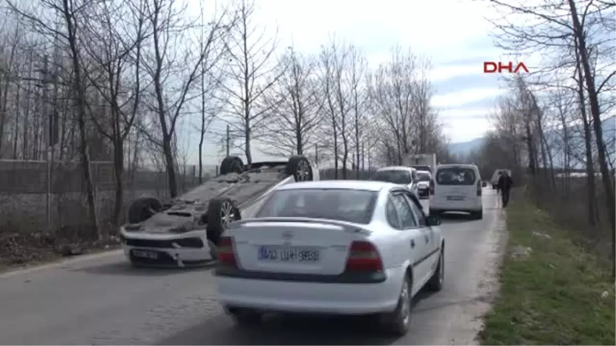 Kocaeli Köpeğe Çarpmamaya Çalışırken Takla Attı