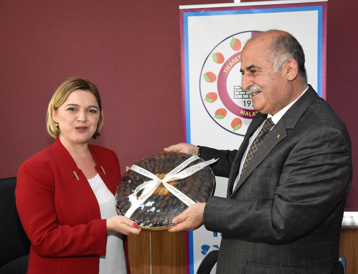Maalesef Siyasette Kadın Yok"