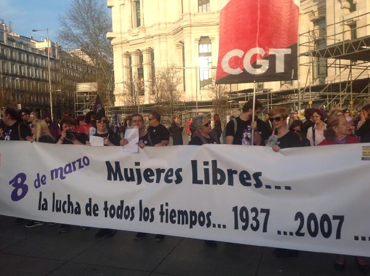 Madrid\'de 10 Bin Kişi, Kadın Cinayetlerine Karşı Yürüdü